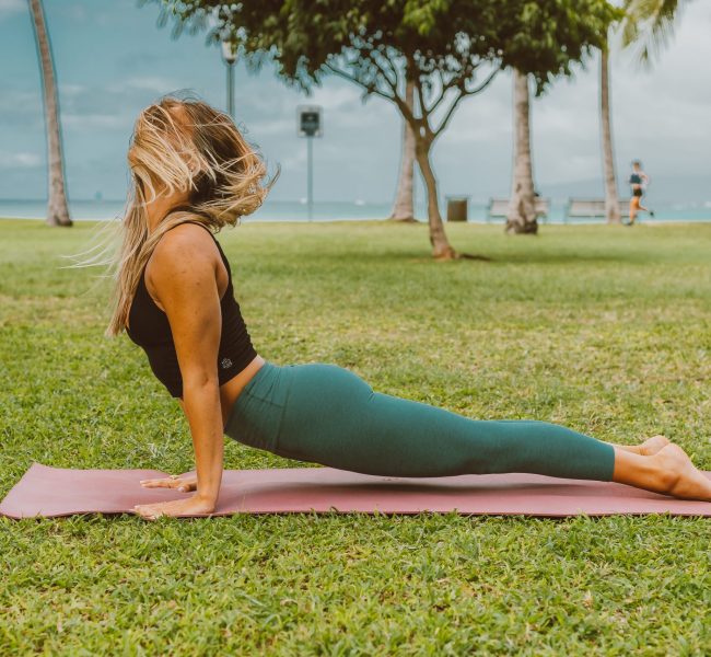 Postaw na bezpieczeństwo i komfort ćwiczeń – jak wybrać hamak do jogi?