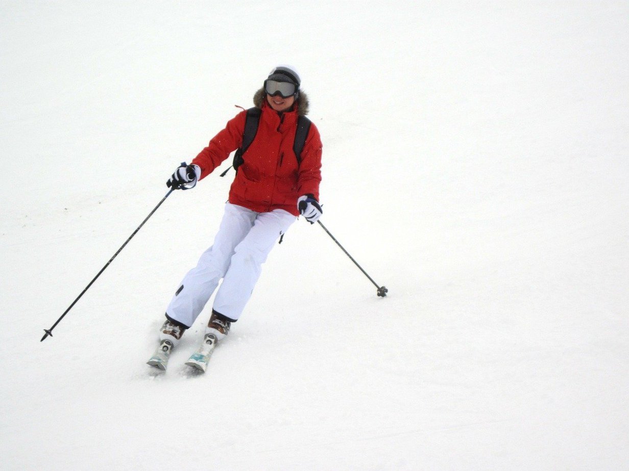 Mama na nartach – jak odpowiednio zabezpieczyć się na czas zimowego urlopu?