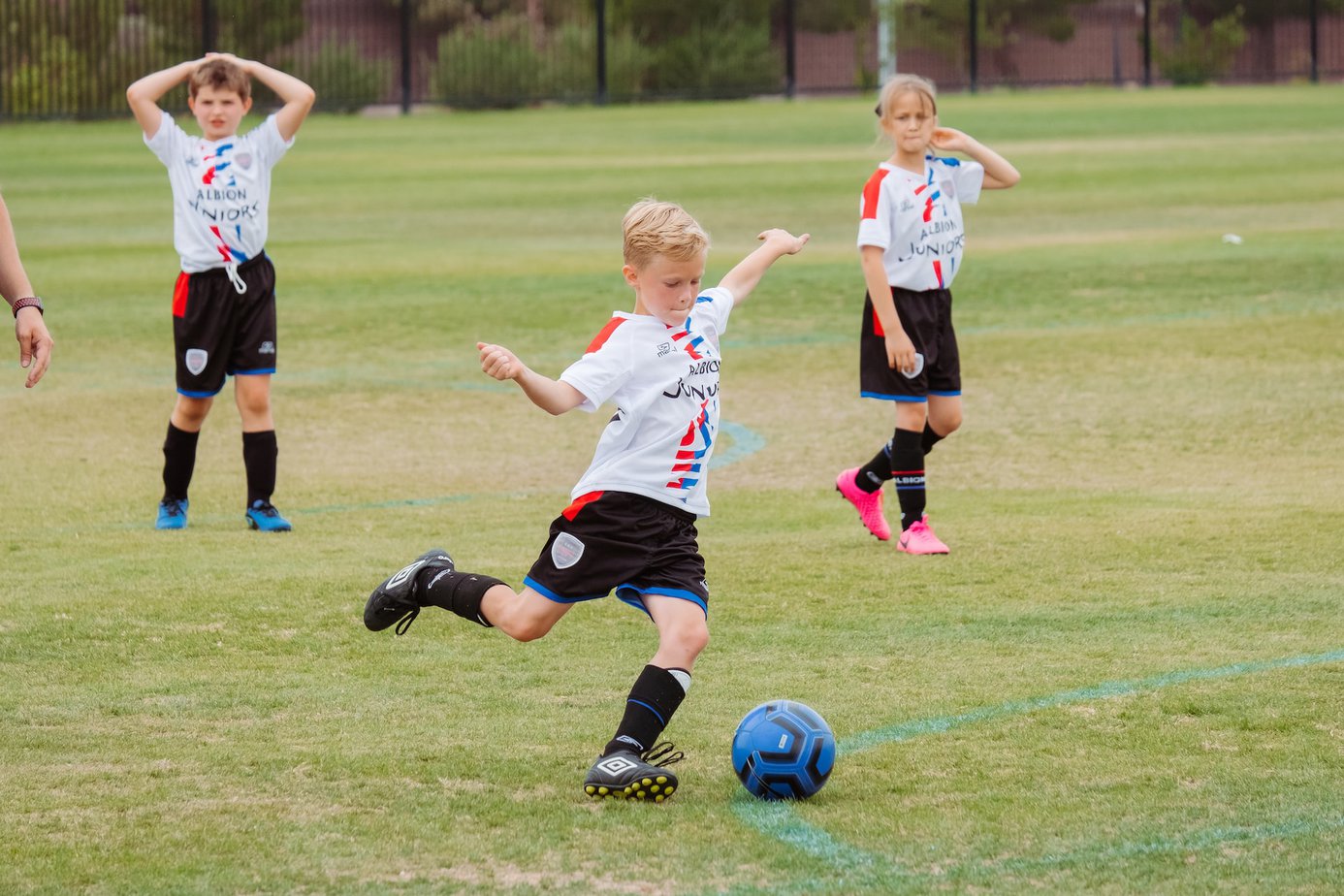 Dlaczego warto zaopatrzyć się w sprzęt piłkarski dla dzieci?