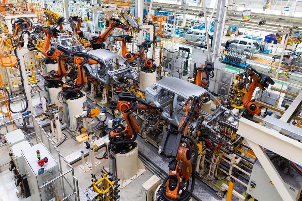 Jak automatyzacja procesów przemysłowych przyczynia się do efektywności produkcji?
