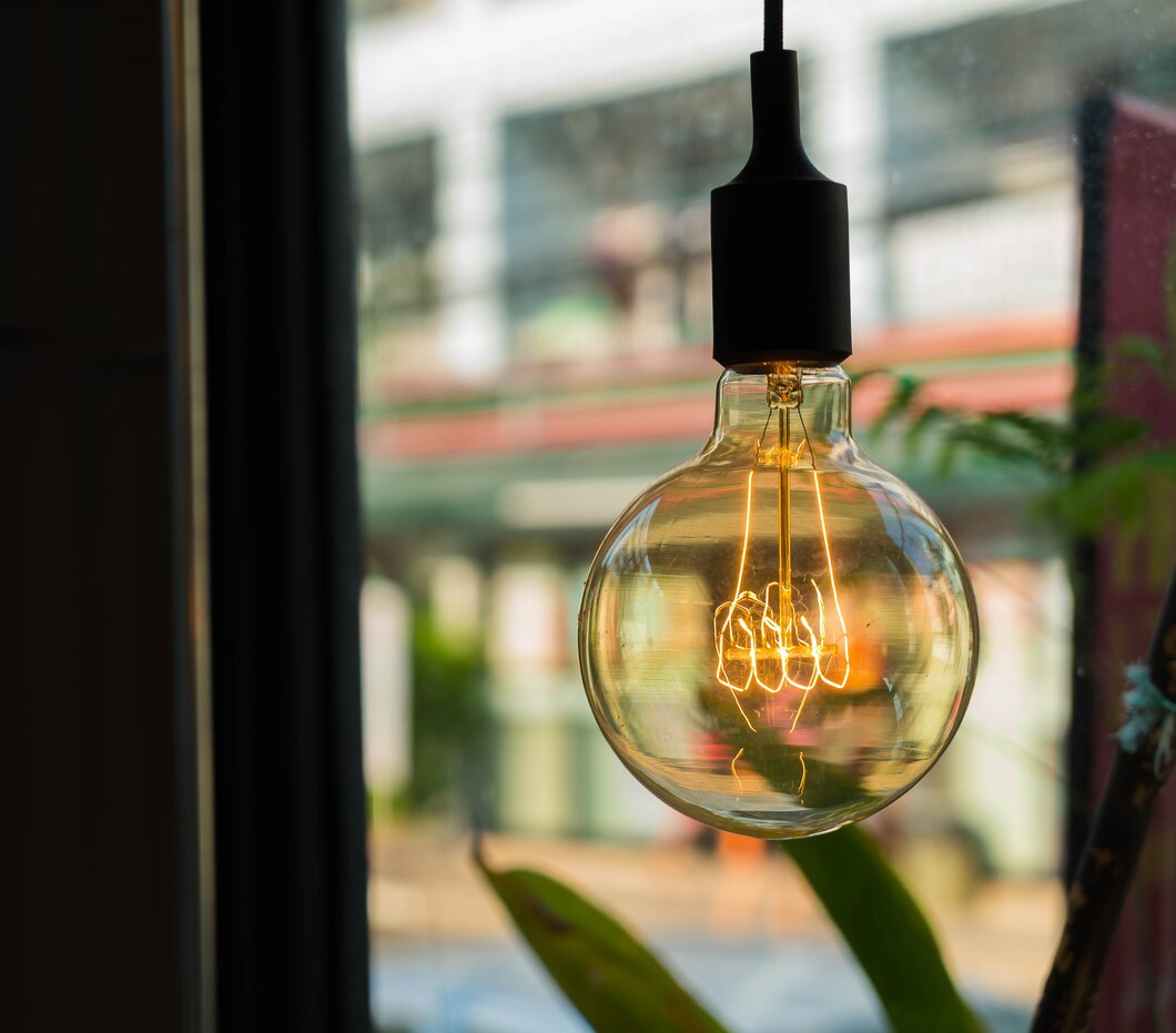 Oświetlenie przemysłowe – jak wybrać odpowiednie lampy dla Twojego biznesu?