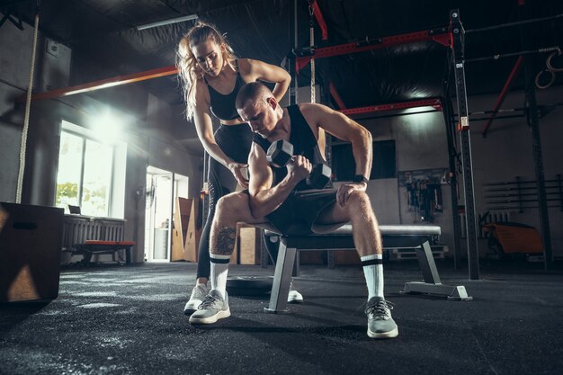 Zalety treningu crossfit dla poprawy kondycji i wytrzymałości